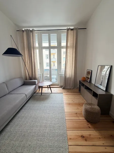 Möblierte 2-Zimmer-Altbauwohnung in Moabit-Charlottenburg | Balkon & Arbeitsplatz | ab sofort — photo 1